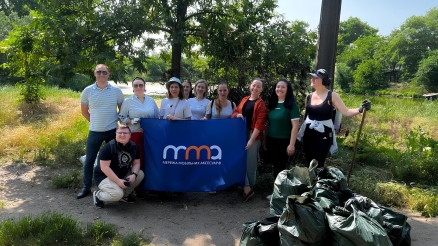 Разом на роботі та у добрих справах: команда ММА організувала прибирання Савицького парку